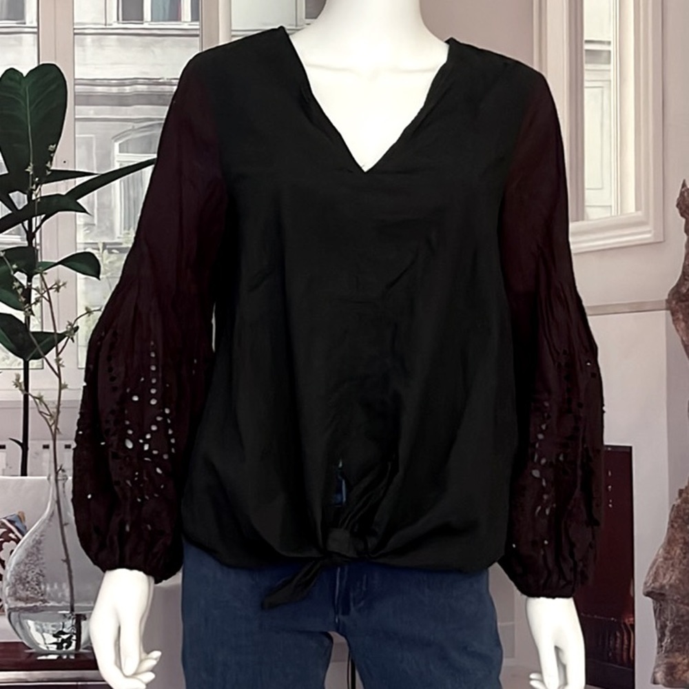 Black Tie Front V Neck Long Sleeves Eyelet Detailing Top. Size M. P63/A2391